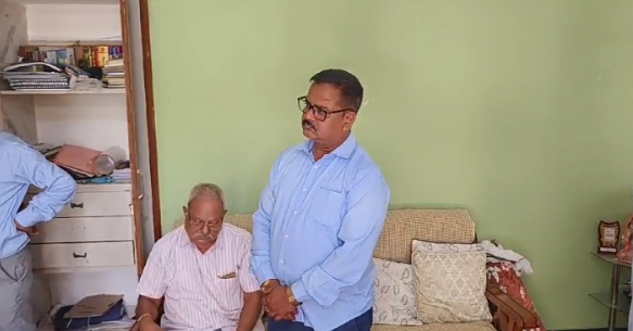 गिरदावर दिनेश पंचाल के घर की तलाशी