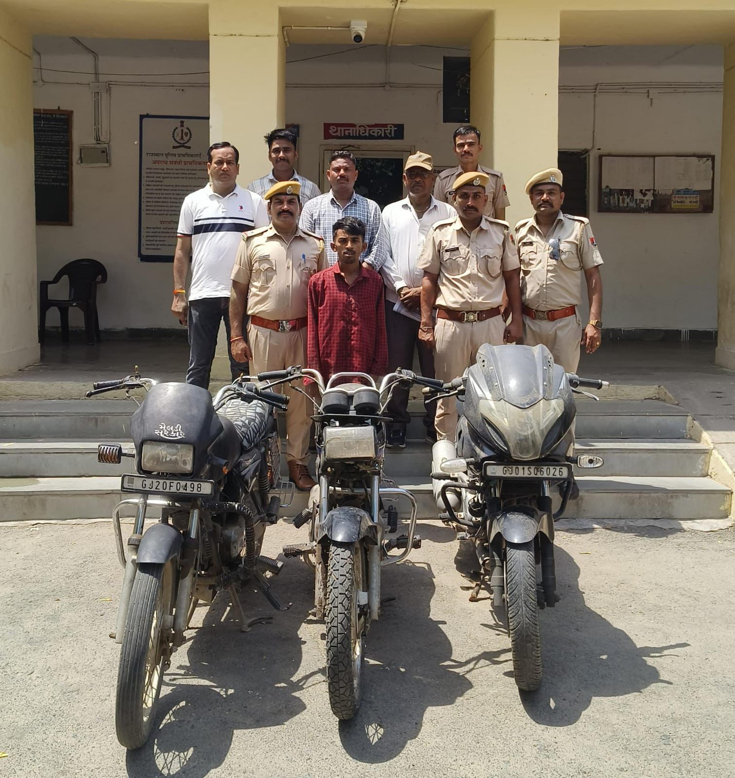गमलेश्वर महादेव मंदिर में चोरी करने वाले आरोपी को पुलिस ने अहमदाबाद से किया गिरफ्तार