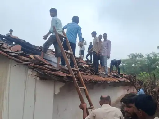 Dungarpur News: खाना बनाते समय गैस सिलिंडर में लगी आग