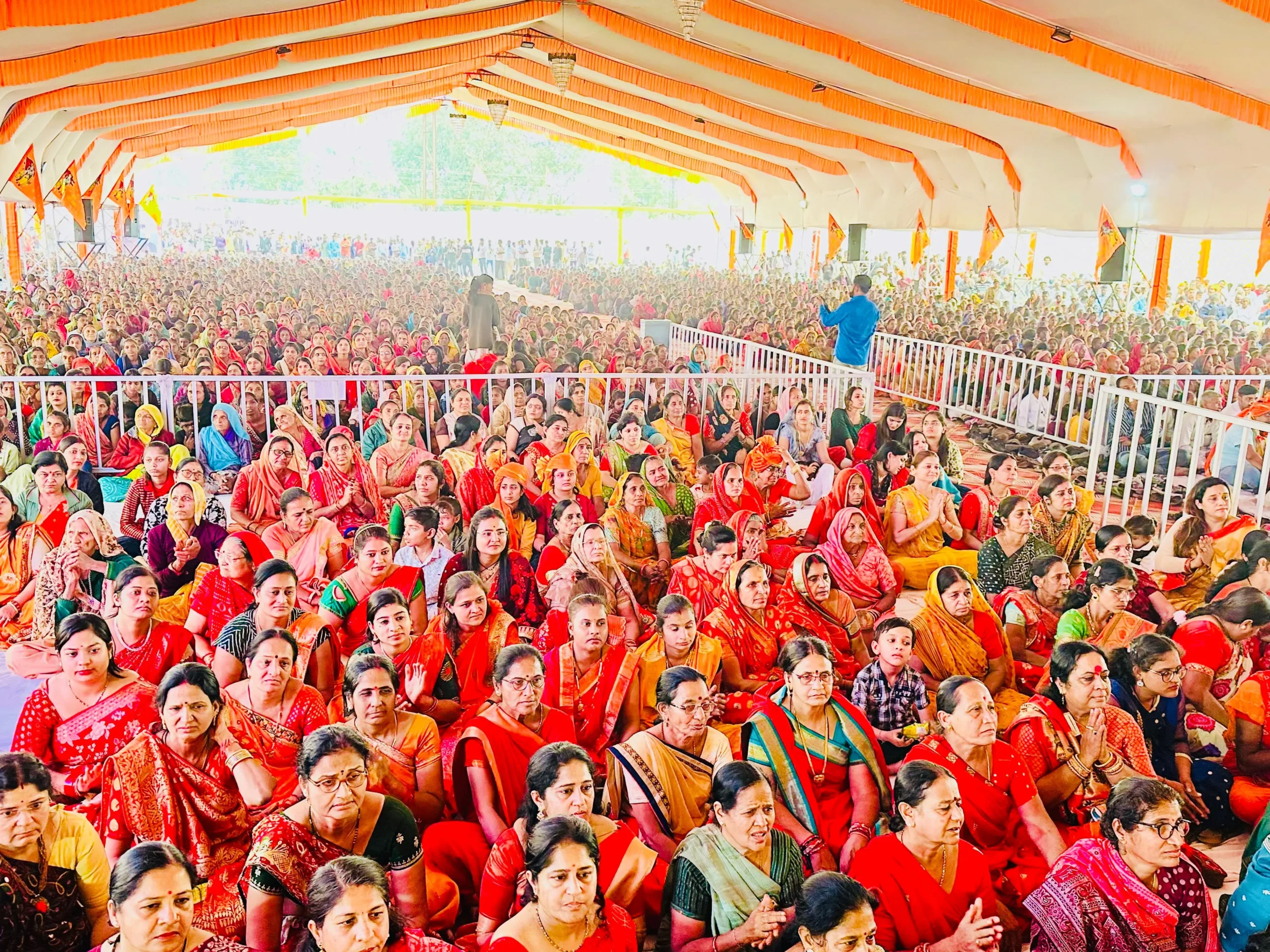 भव्य कलश यात्रा के साथ रामकथा का आगाज