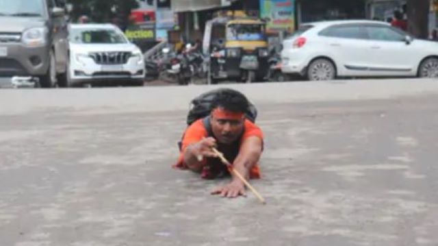 रोशन चौधरी दंडवत कांवड़ यात्रा