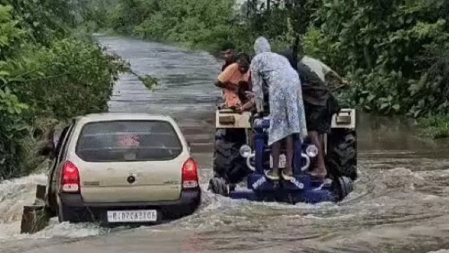 डूंगरपुर बैंक मैनेजर कार हादसा