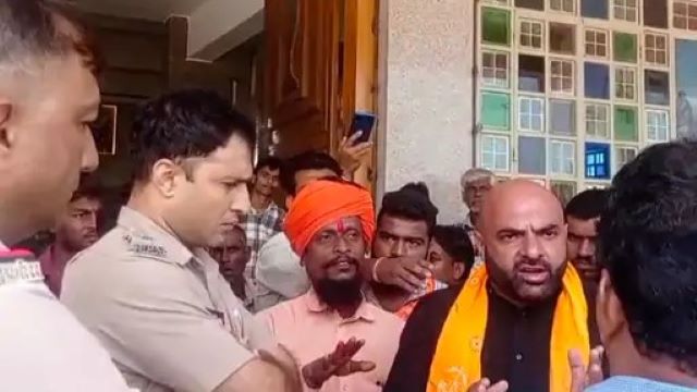 स्कूल के नाम पर चर्च में अवैध धर्मांतरण का विवाद